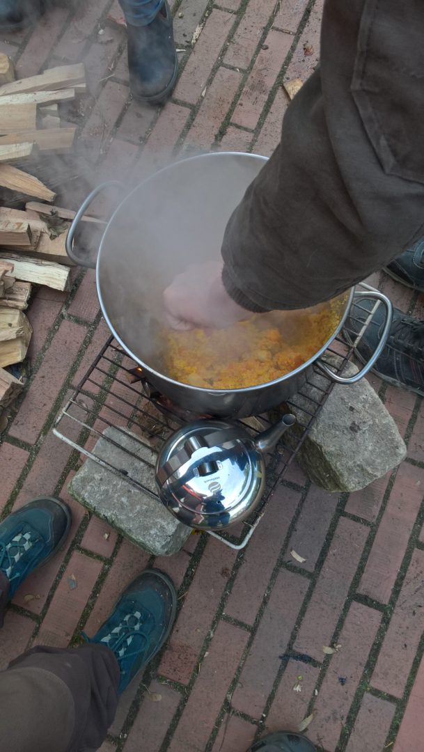 Seminar „Grillen, Lagerfeuer, Nahrung aus der Natur“